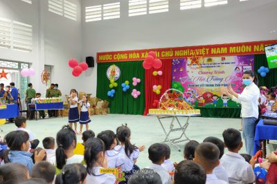 Đoàn thanh niên- Hội Phụ nữ Công an Tỉnh; Huyện đoàn Minh Long tổ chức “Vui Hội trăng rằm” Tại trường tiểu học Long Mai